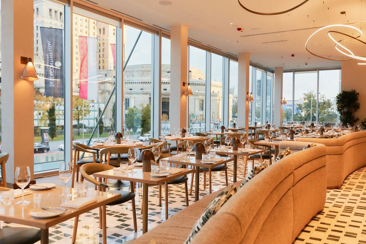 Czy restauracje są otwarte w niedziele – pełny przewodnik 2026