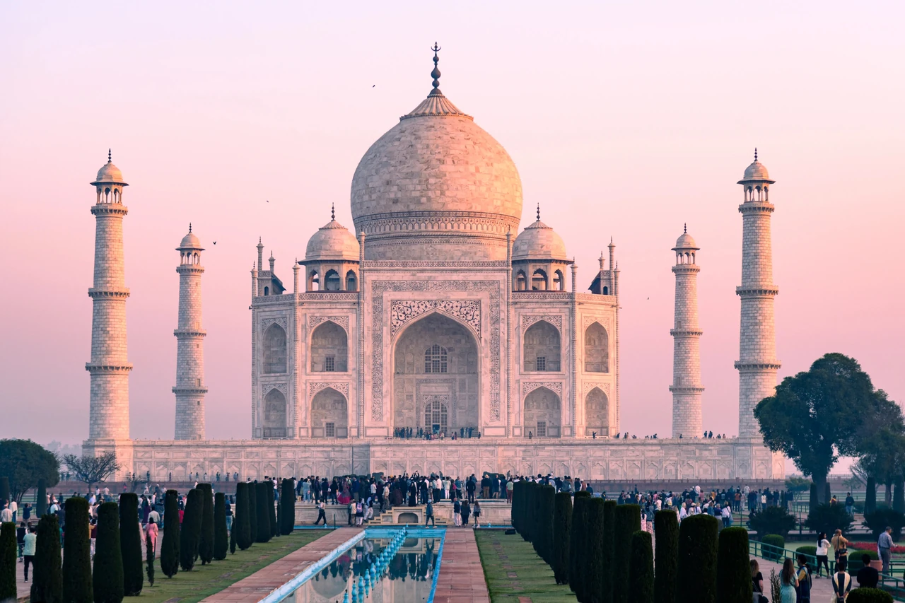 Taj Mahal Indie – Arcydzieło Miłości, Inżynierii i Niezrównanego Dziedzictwa Kulturowego