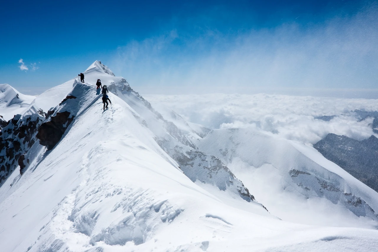 Ile osób zginęło na Mount Everest – aktualna liczba ofiar i mroczna prawda o najwyższej górze świata