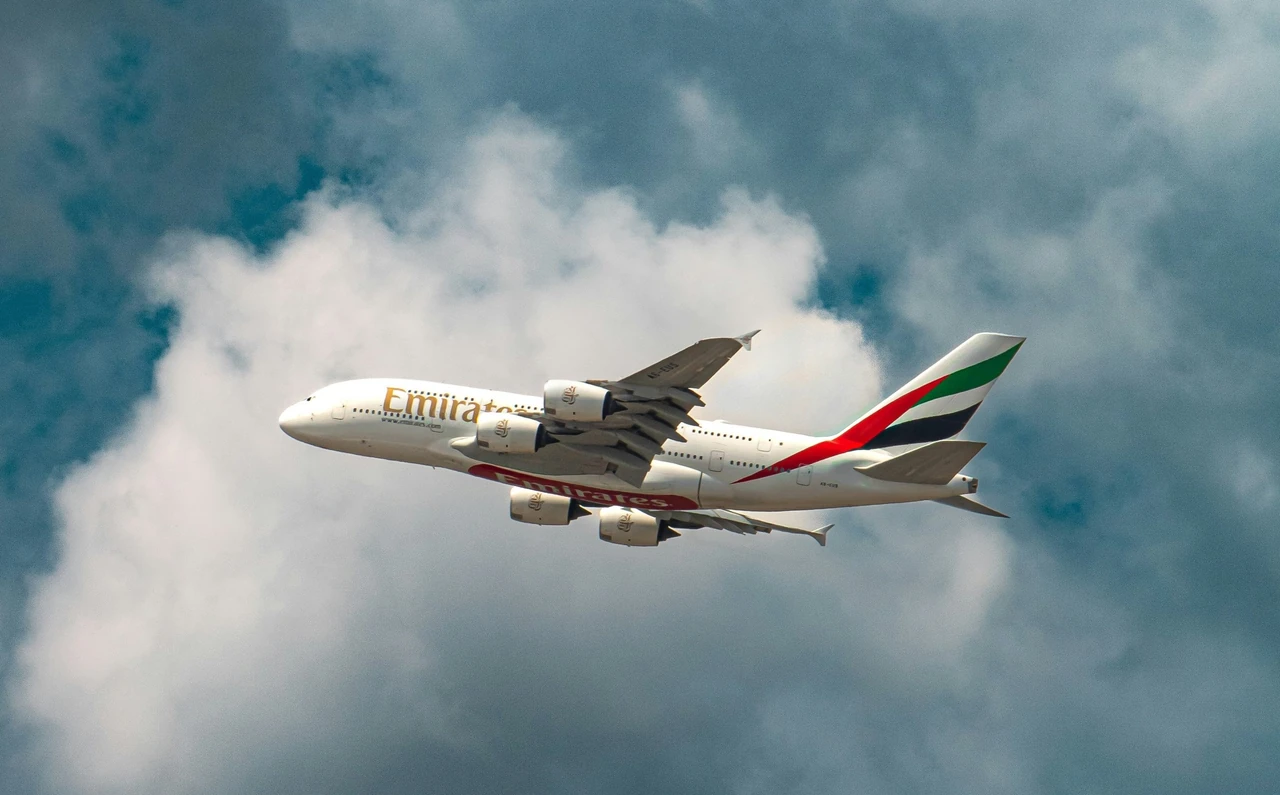 Ile zarabia pilot Emirates – pełne dane na 2026 rok